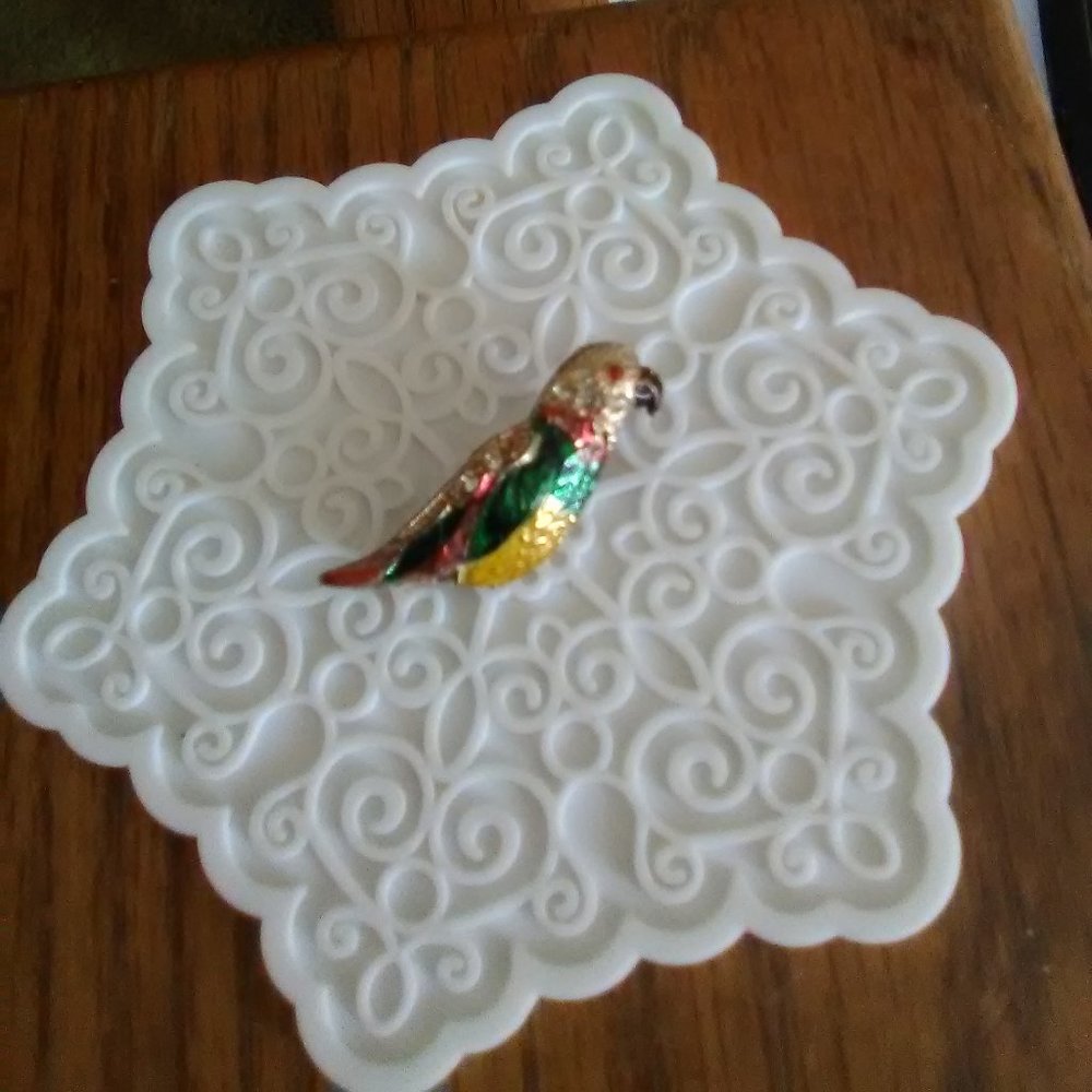 Parrot Pin - Picture 3 of 5